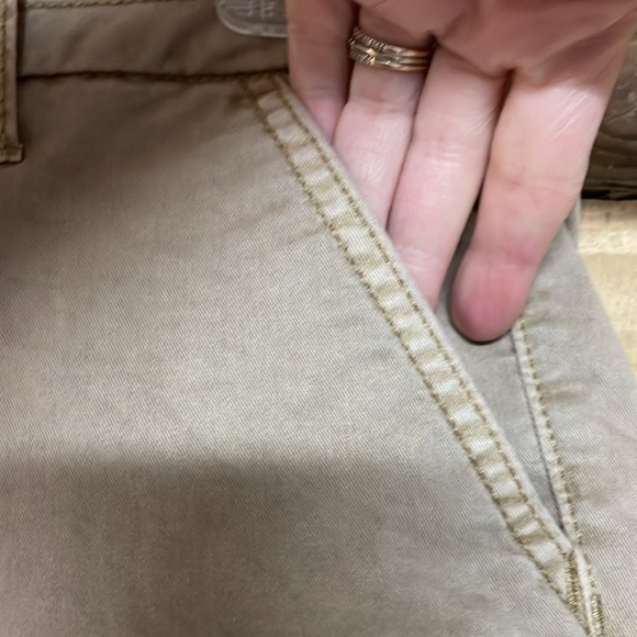 American Eagle Outfitters size 8 Midi Chino Tan Color Mid-rise 5” Inseam Shorts - Picture 3 of 12